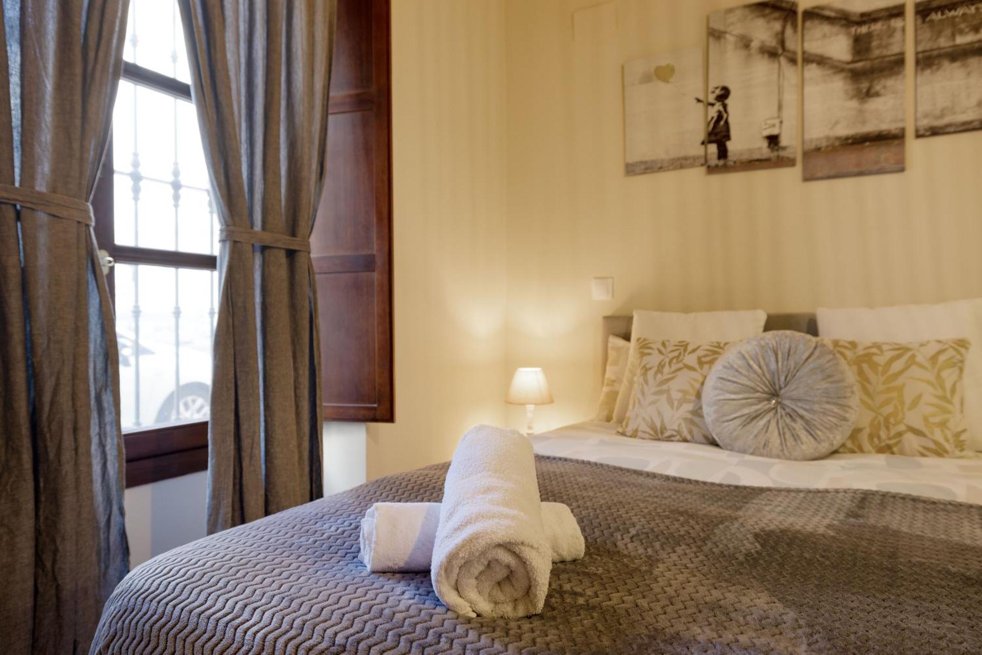 Apartamentos Y Lofts En Triana Siviglia Esterno foto